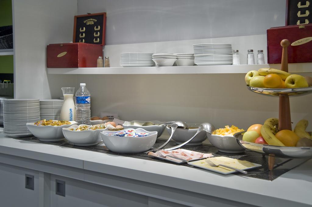 Kyriad Hotel Dijon Gare Εξωτερικό φωτογραφία